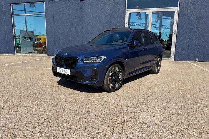 Blå BMW iX3 fra 2023