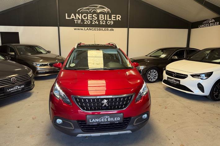 Rød Peugeot 2008 fra 2017