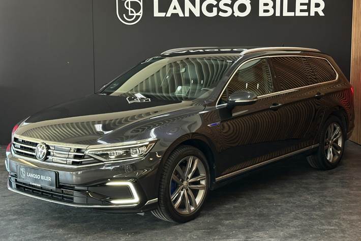 Sort VW Passat fra 2021