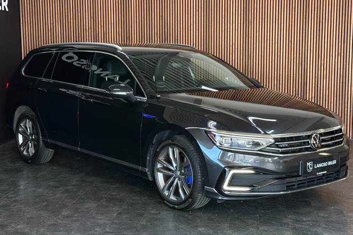 Sort VW Passat fra 2021