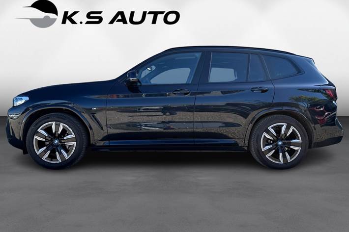 Blå BMW iX3 fra 2022