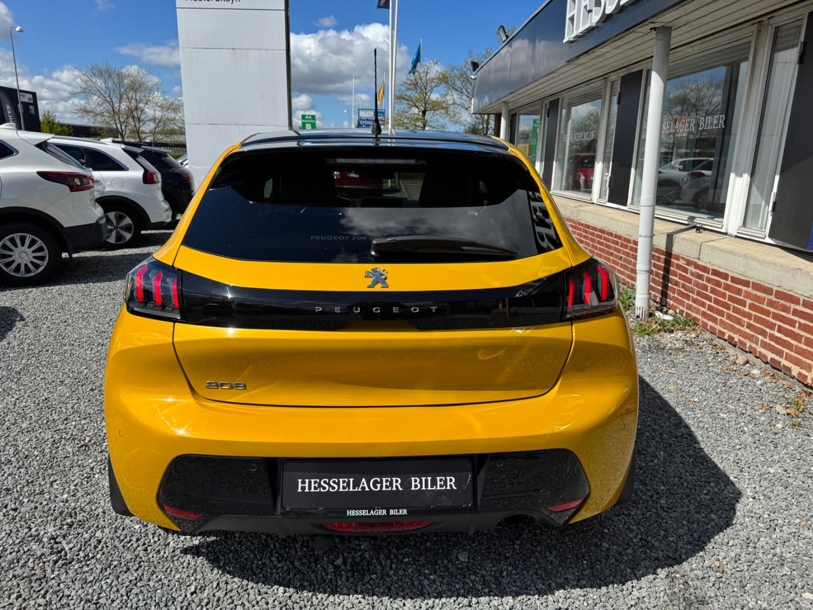 Gul Peugeot 208 fra 2020