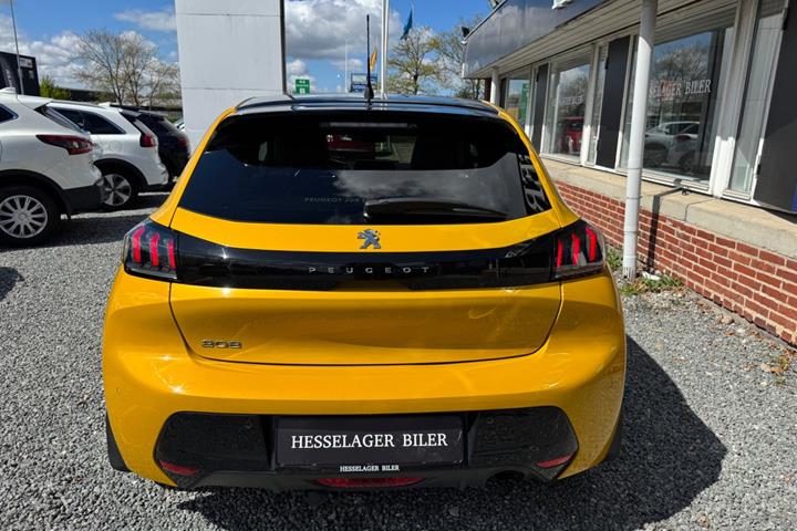 Gul Peugeot 208 fra 2020