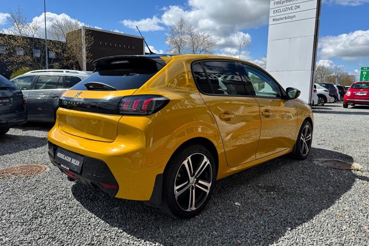 Gul Peugeot 208 fra 2020