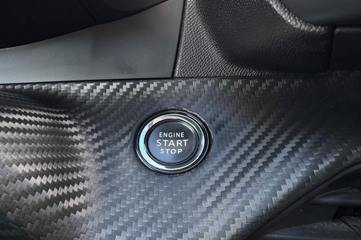 Gul Peugeot 208 fra 2020
