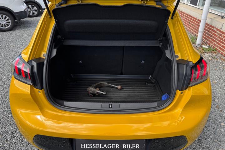 Gul Peugeot 208 fra 2020