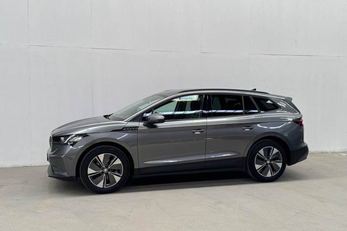 Grå Skoda Enyaq fra 2023