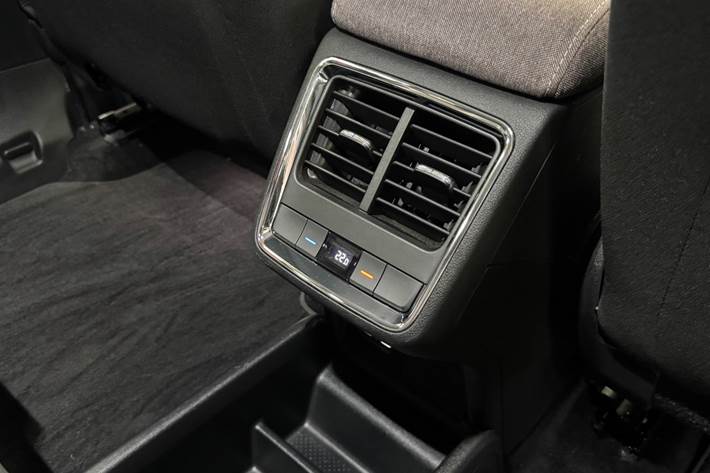Grå Skoda Enyaq fra 2023