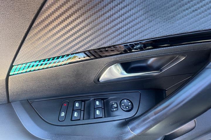 undefined Peugeot 2008 fra 2021