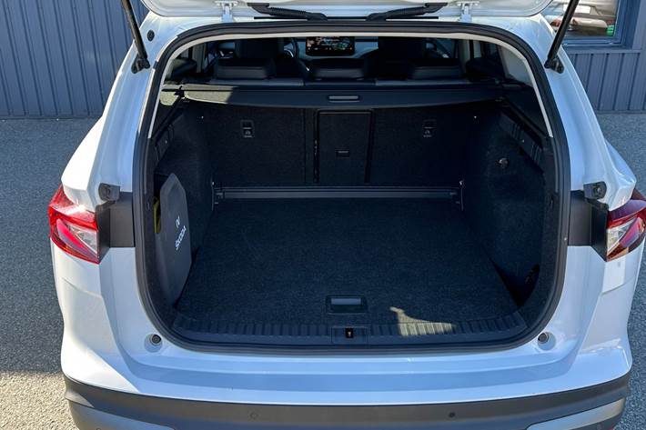 Hvid Skoda Enyaq fra 2023