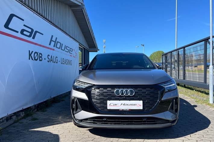 Grå Audi Q4 e-tron fra 2023