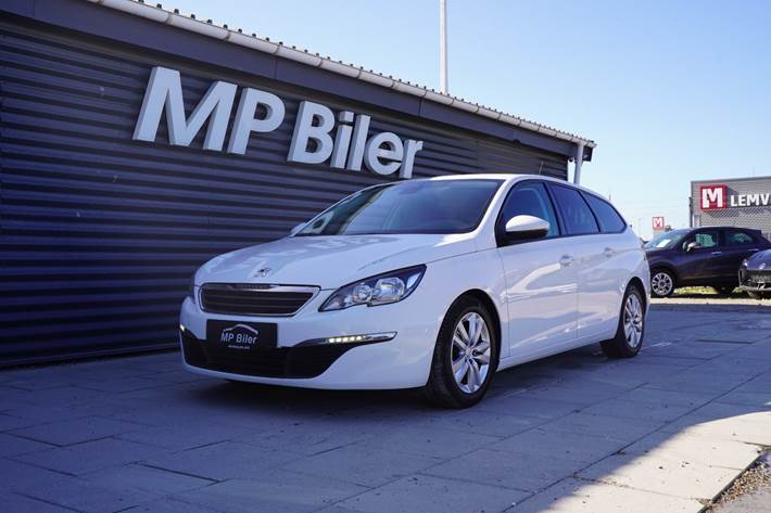 Hvid Peugeot 308 fra 2017 set udefra