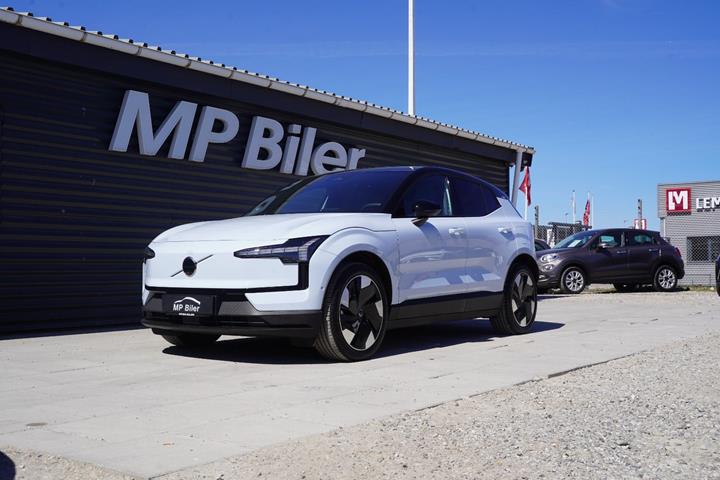 Blå Volvo EX30 fra 2025 set udefra