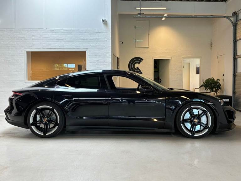 Porsche Taycan Turbo