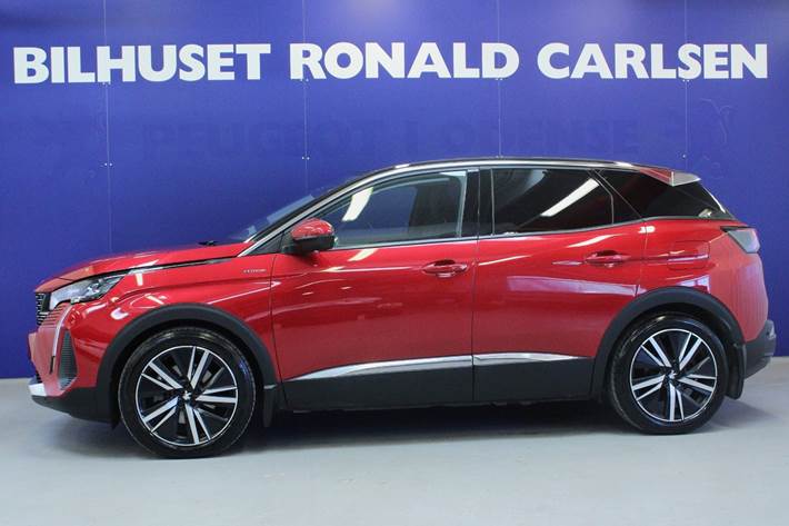 Rød Peugeot 3008 fra 2021