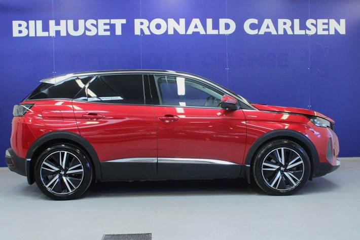 Rød Peugeot 3008 fra 2021