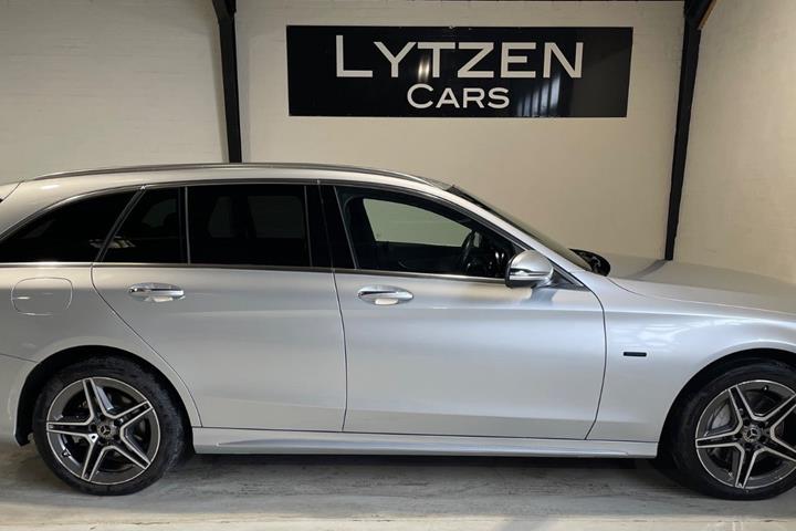 Sølv Mercedes C300 de fra 2020