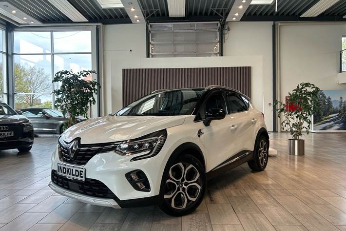 Hvid Renault Captur fra 2021 set udefra