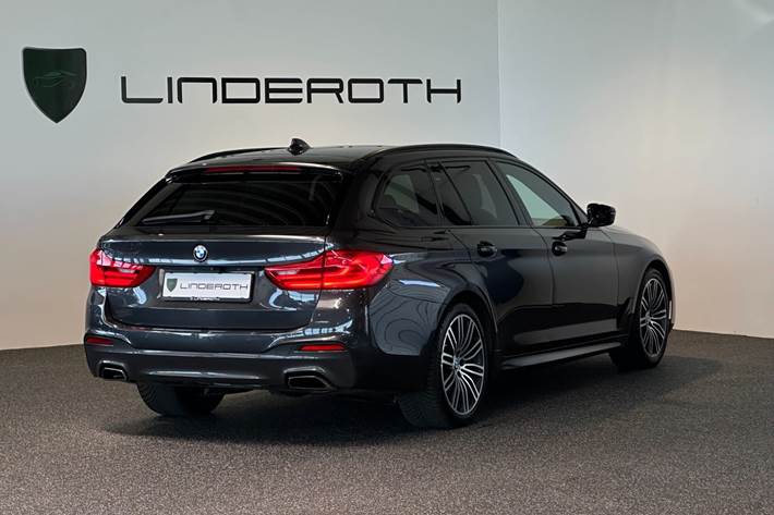 Grå BMW 530d fra 2019