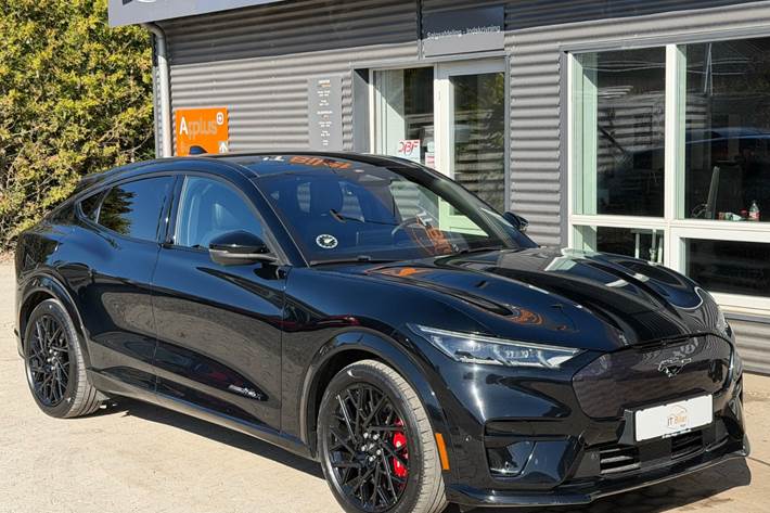 Sort Ford Mustang Mach-E fra 2023