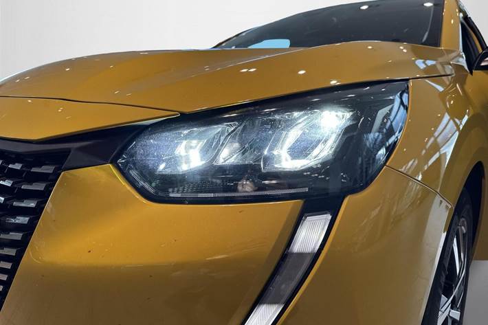 Gul Peugeot 208 fra 2022