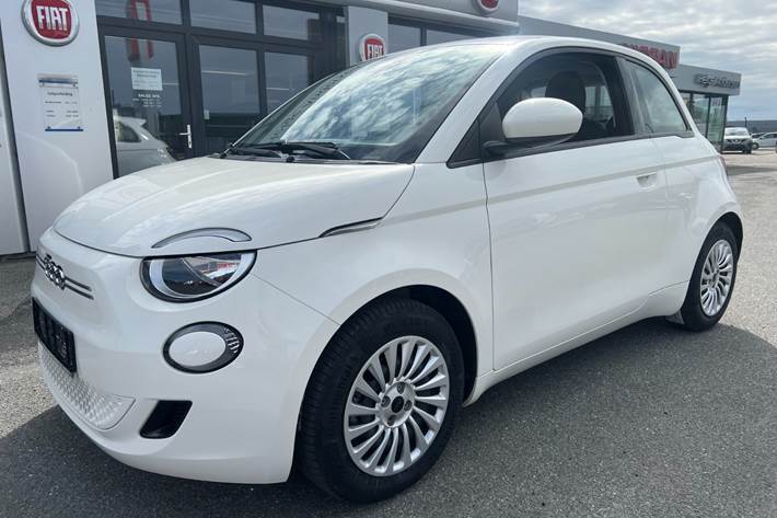 Hvid Fiat 500e fra 2023