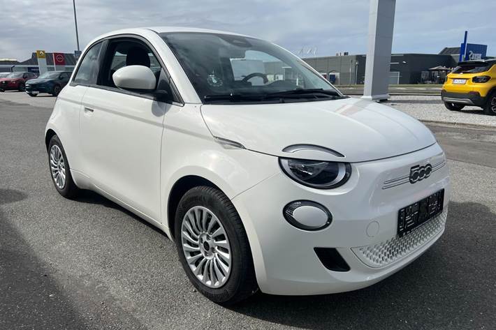 Hvid Fiat 500e fra 2023