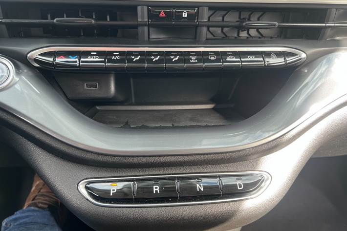 Hvid Fiat 500e fra 2023