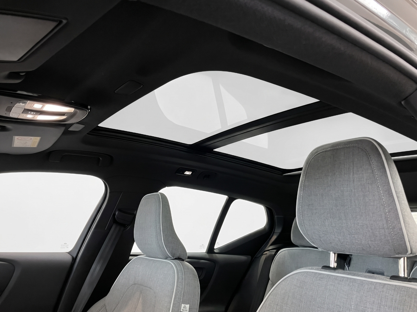 Grå Volvo EX40 fra 2026