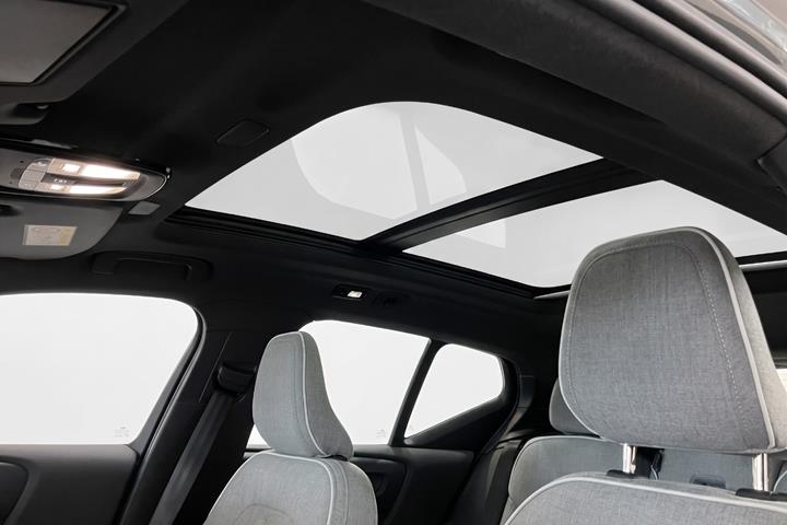 Grå Volvo EX40 fra 2026
