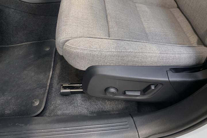 Grå Volvo EX40 fra 2026