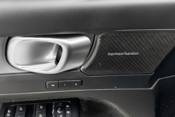 Grå Volvo EX40 fra 2026