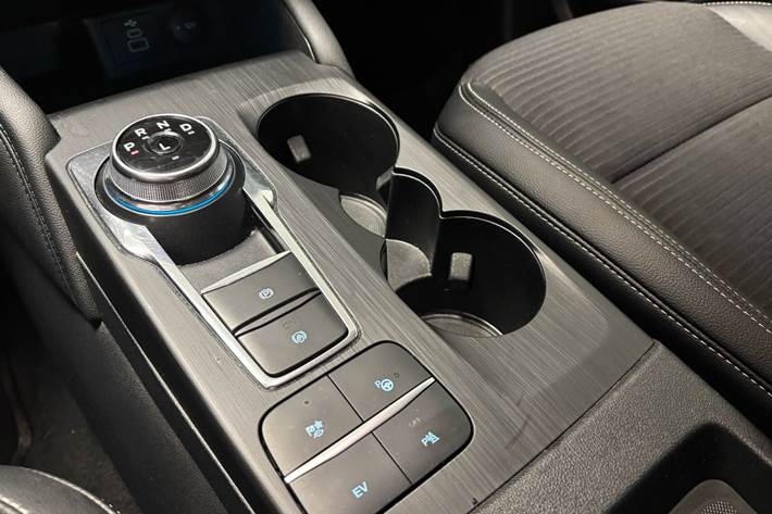 Blå Ford Kuga fra 2022