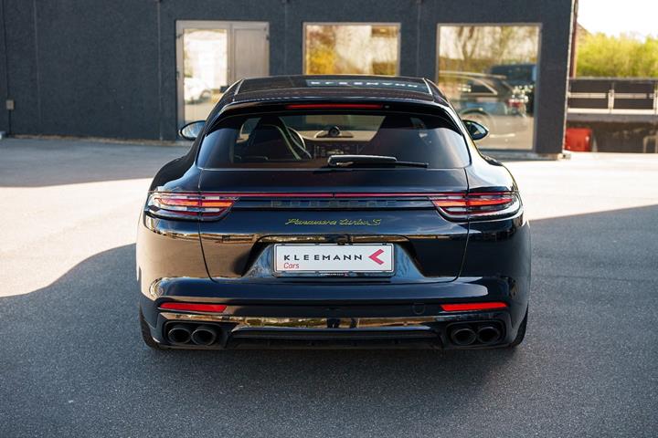 Sort Porsche Panamera Turbo S fra 2018 set udefra