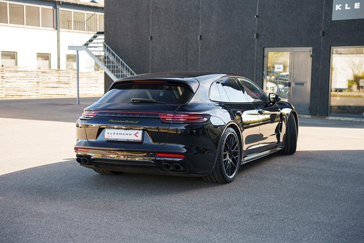 Sort Porsche Panamera Turbo S fra 2018 set udefra