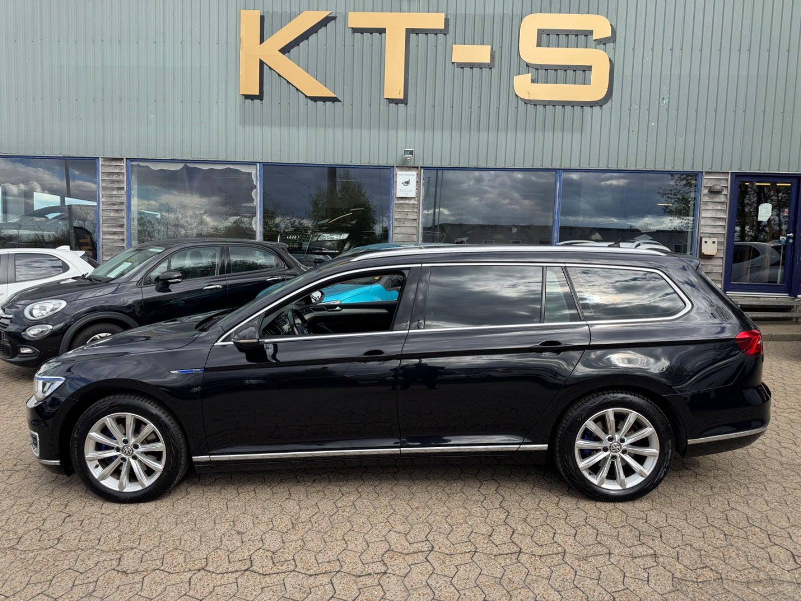 Sort VW Passat fra 2017