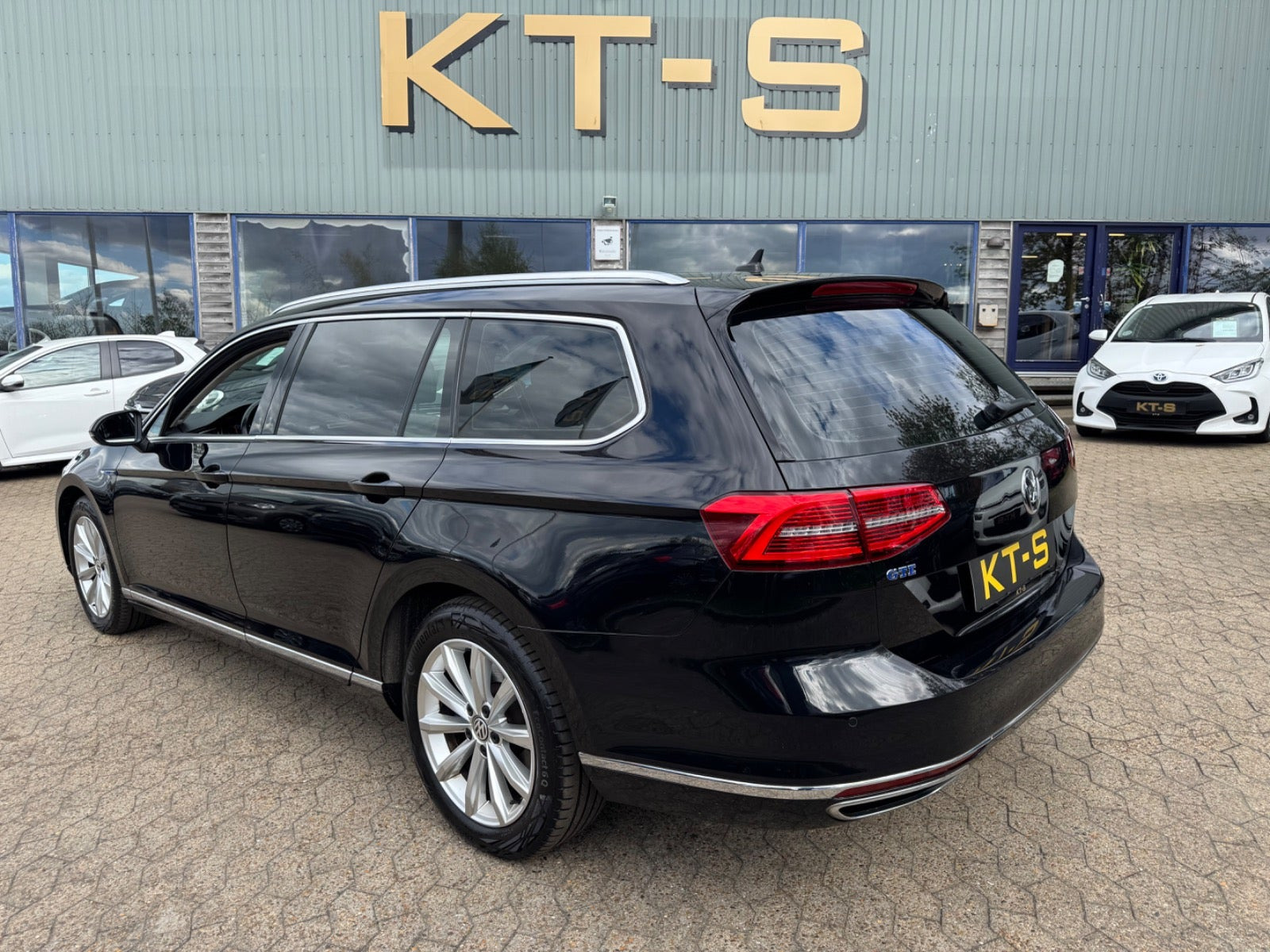 Sort VW Passat fra 2017