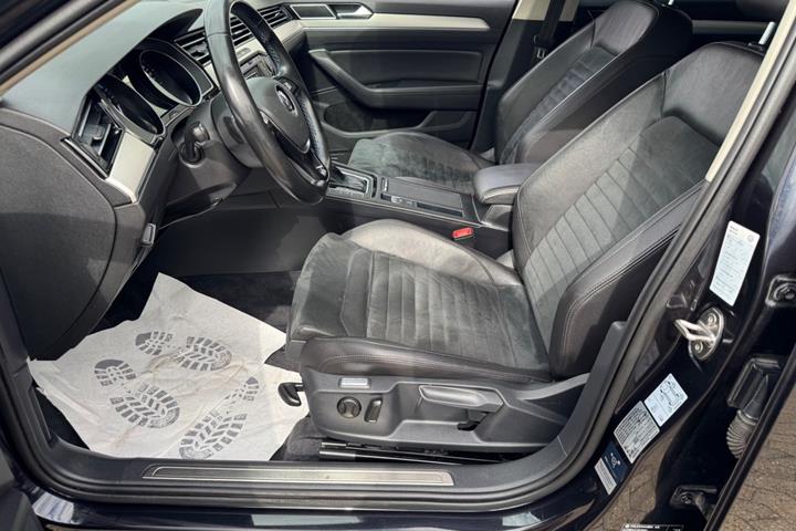 Sort VW Passat fra 2017