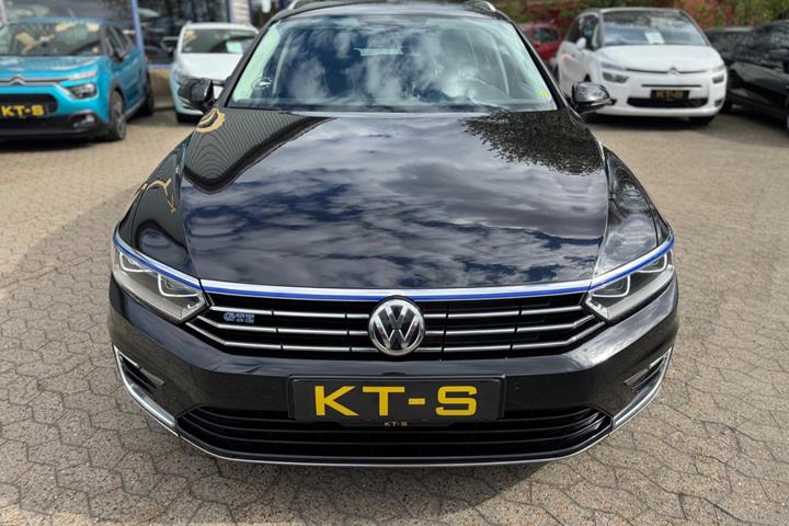 Sort VW Passat fra 2017