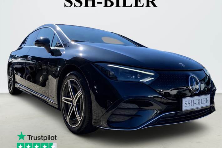 Sort Mercedes EQE300 fra 2023 set udefra