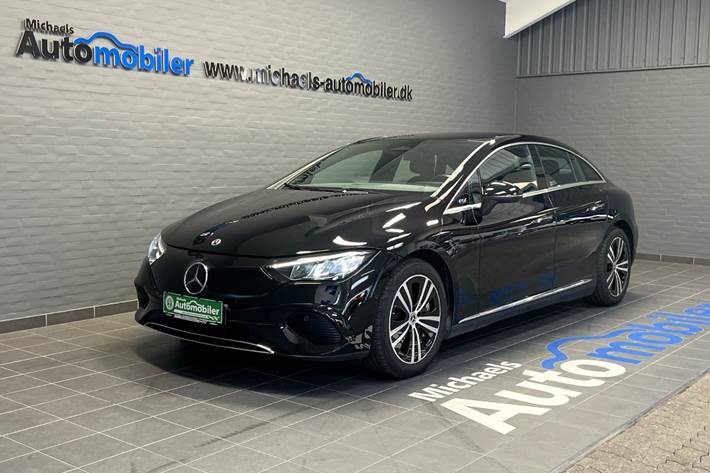 Sort Mercedes EQE350 fra 2023