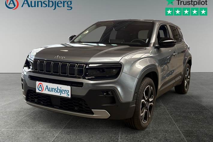 Sølv Jeep Avenger fra 2025 set udefra