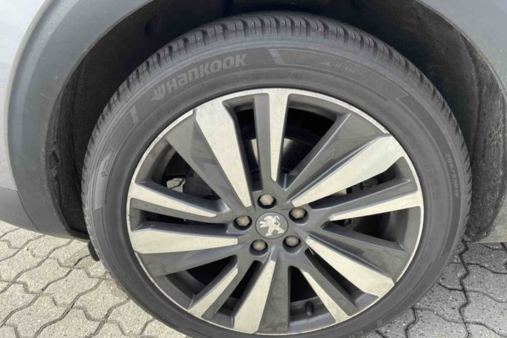 Grå Peugeot 3008 fra 2017
