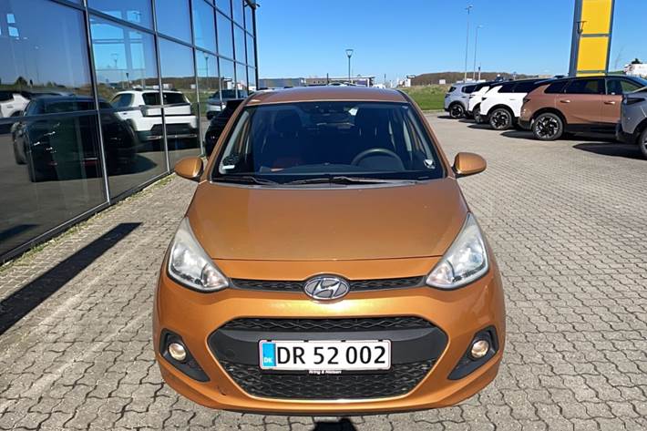 Gul Hyundai i10 fra 2015
