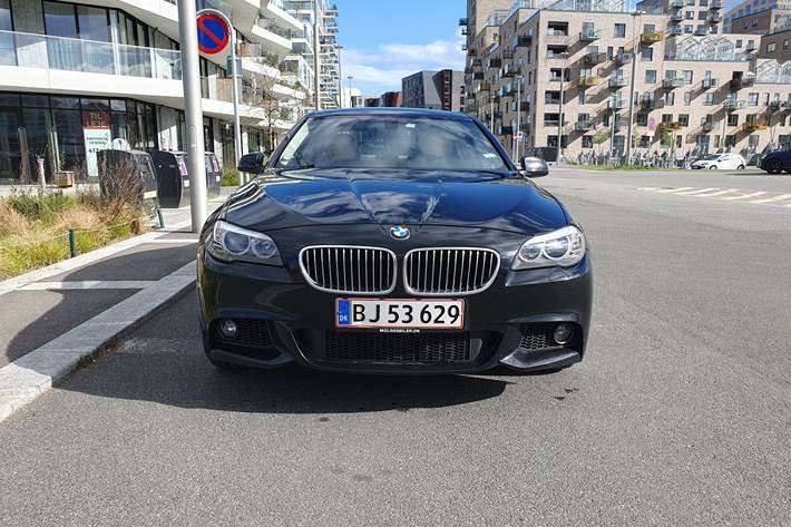 Sort BMW 5-Serie fra 2012