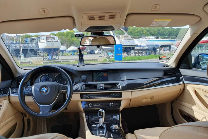 Sort BMW 5-Serie fra 2012