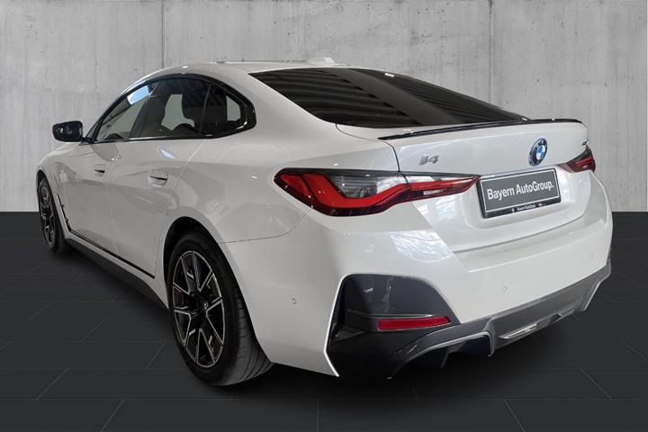 Hvid BMW i4 fra 2025