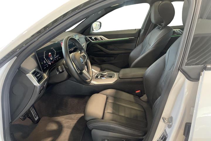 Hvid BMW i4 fra 2025