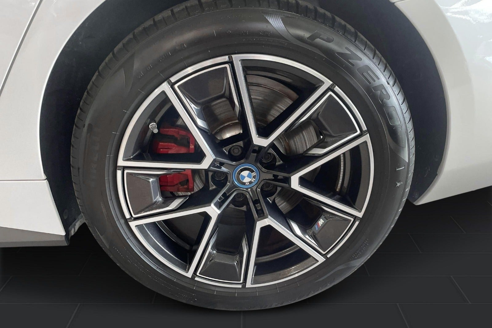 Hvid BMW i4 fra 2025