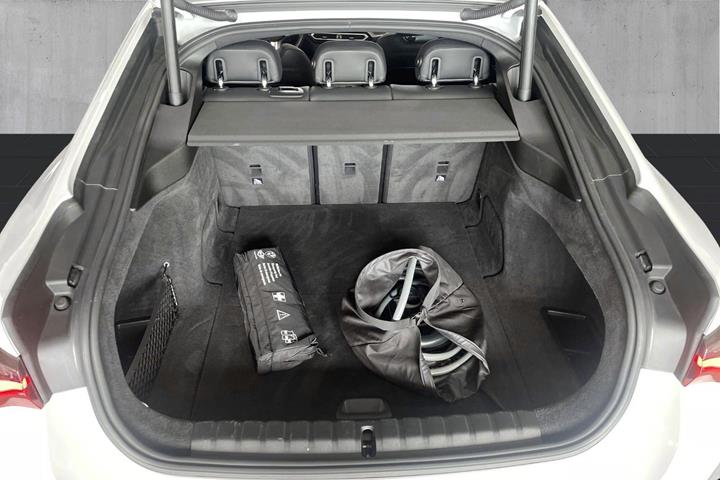 Hvid BMW i4 fra 2025